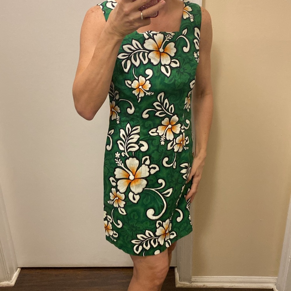 Hawaiian vintage flower print dress